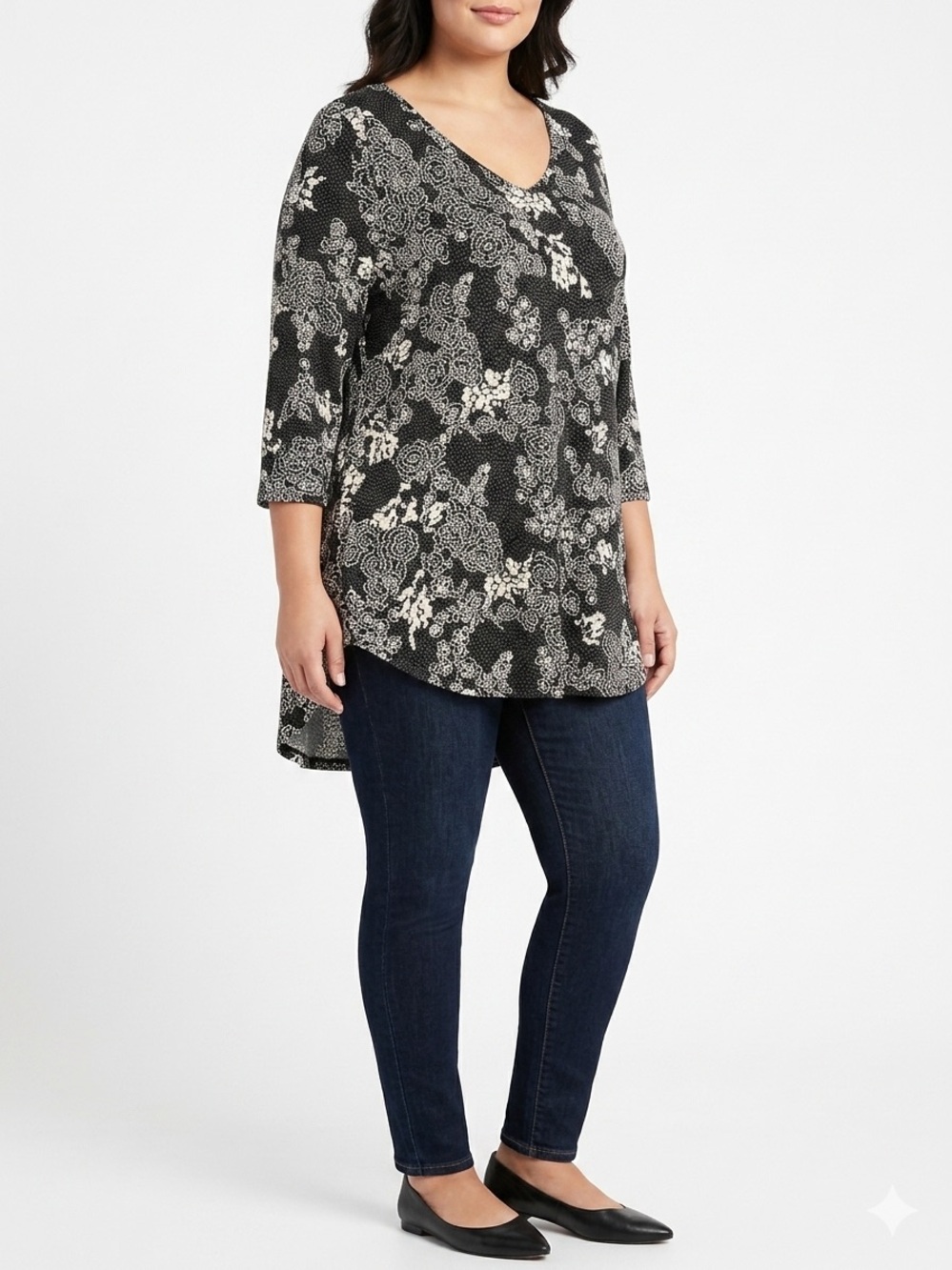 Avenue NWOT Stretchy Loose Fit Black and White Floral V-Neck Long Sleeve Shirt